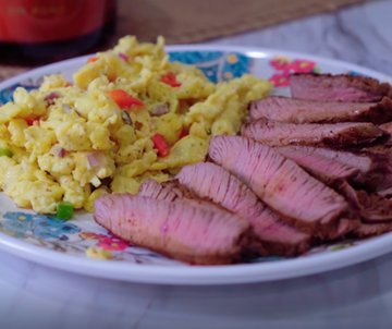 Sirloin Steak & Cheesy Scrambled Eggs Skillet